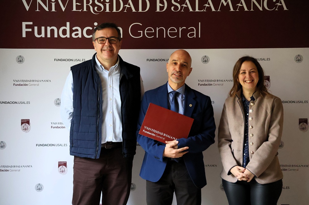 Ignacio Coll, Óscar Benito y Patricia Sánchez Holgado. Foto: FG USAL